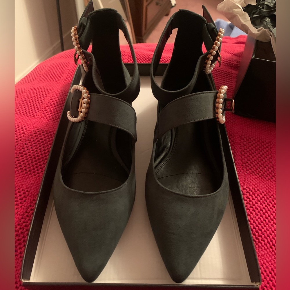 Eloquii Forest Green Suede Strap Flats with Pearl Accent and Buckle Women’s 10